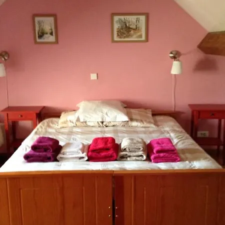 Les Pins - Maison Avec Parking Ferme Et Jardin Commun Au Calme 圣普里